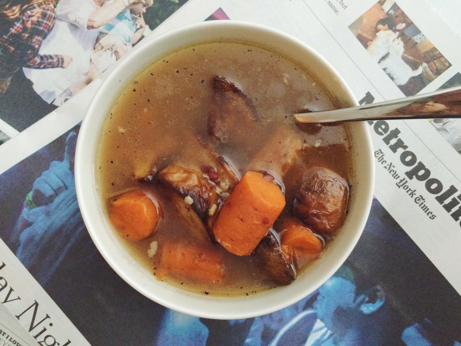 Caldo de Ossos a receita do momento! Karen Schlösser